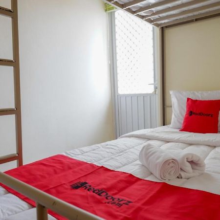 Reddoorz Hostel Near Kota Lama Semarang Exterior photo